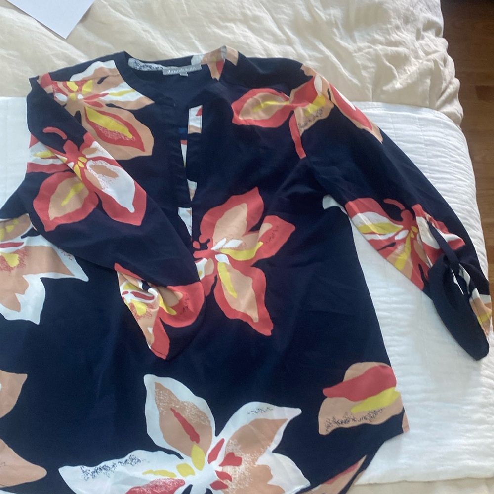 Danielrainn navy floral top 3/4 sleeves size large